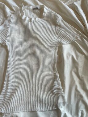 Zara White Ribbed Short-Sleeve Crew Neck Sweater